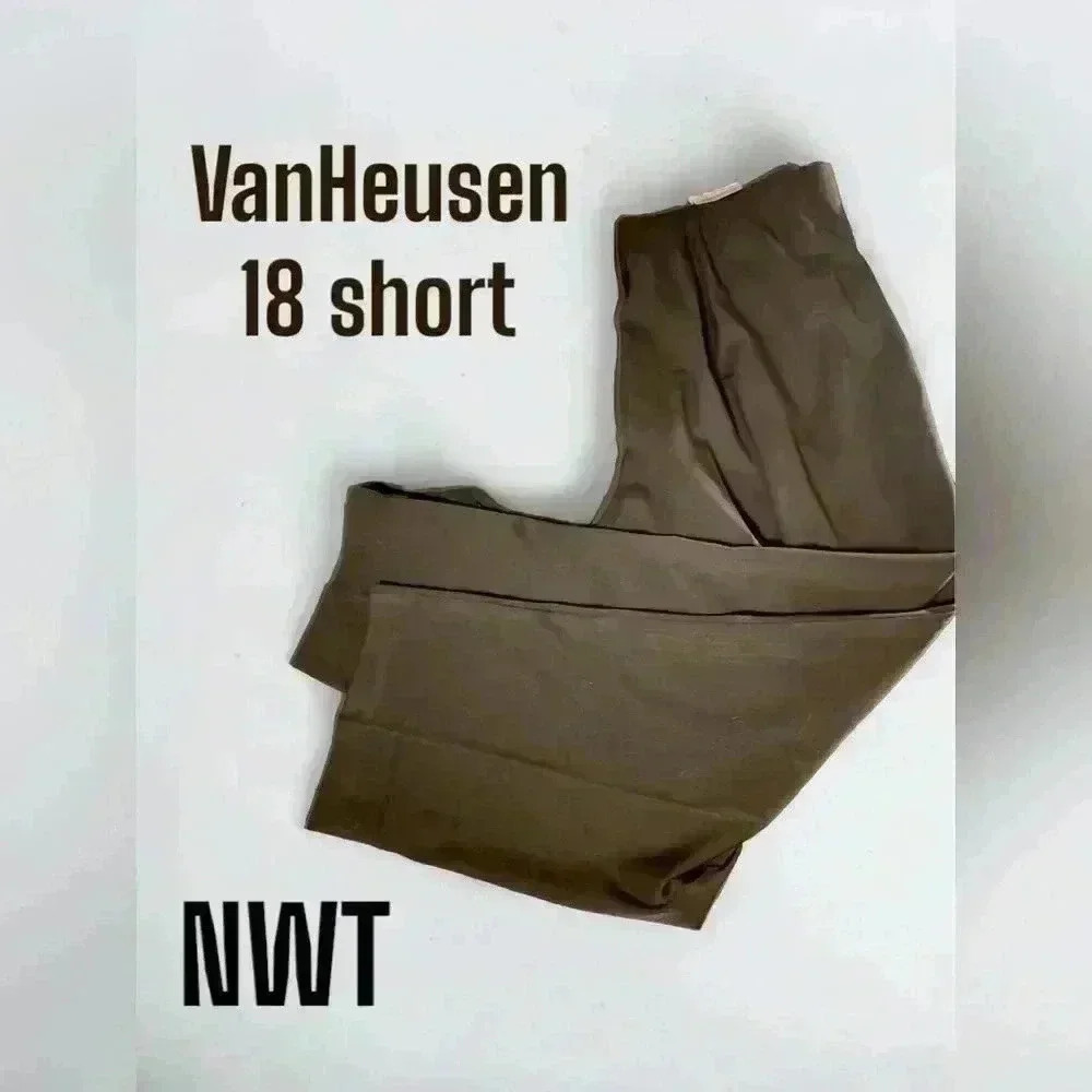 New with tags‎ Van Heusen women’s black slacks size 18 short